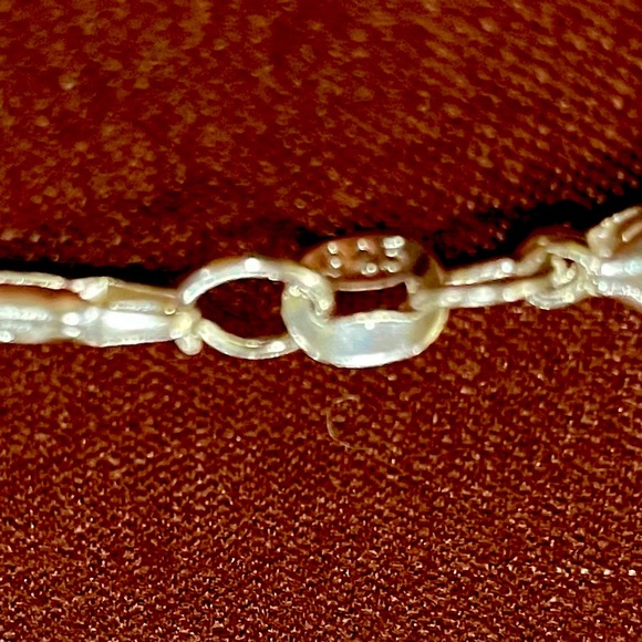 926 - 24 Inch Silver Key Pendant Chain - Picture 3 of 3